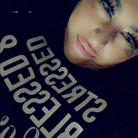 Meet your Posher, Jillian - Picture 2 of 3